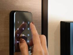 Review Gadget Singkat Smart Door Lock Digital dengan Sensor Keamanan dan Alarm Pintar