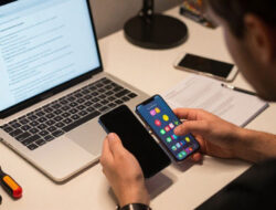 Cara Mengatasi Masalah Layar Hitam Tiba Tiba Android Maupun Apple iPhone